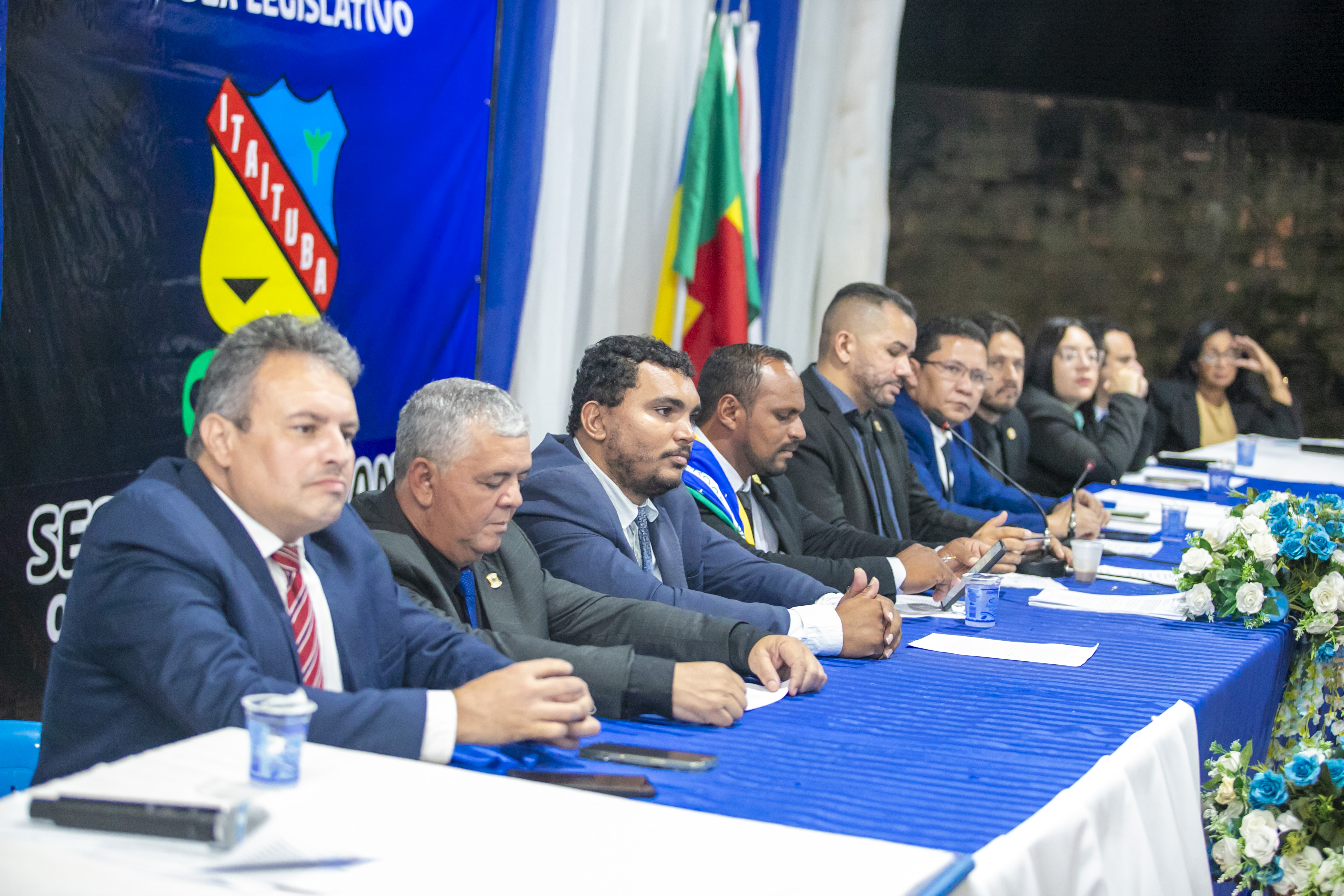 Vereadores durante a sessão