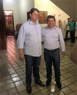 PRESIDENTE DA CÂMARA, MANOEL RODRIGUES DE SOUSA E O MINISTRO DE INFRAESTRUTURA TARCÍSIO GOMES!