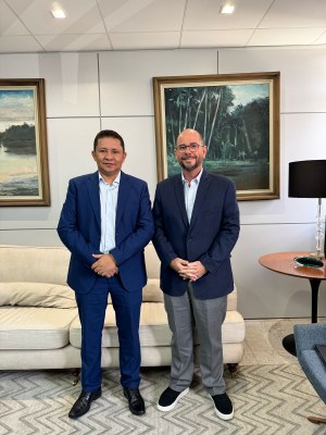 O Presidente Washington Ricarlos com o presidente do TCM Dr. Lucio Vale.