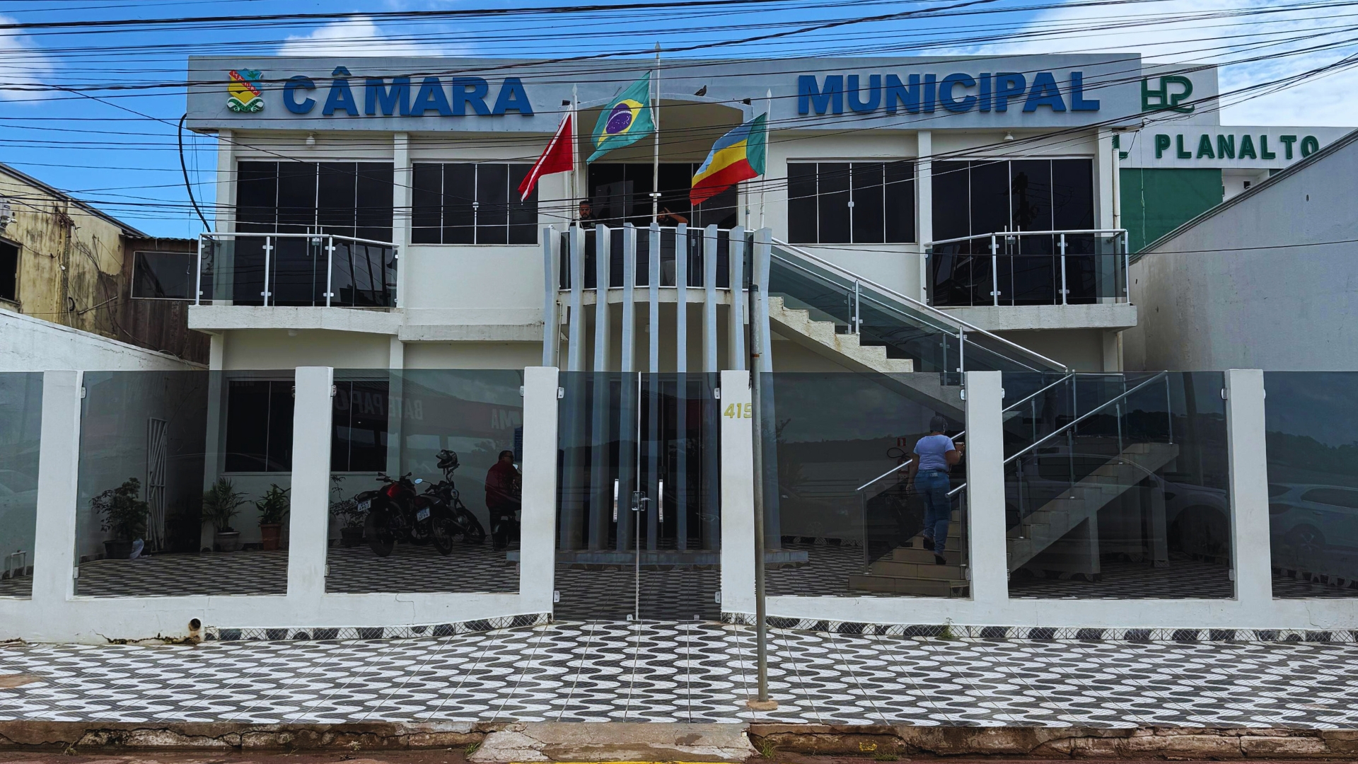 CÂMARA MUNICIPAL APRIMORA ORGANIZAÇÃO INTERNA E INSTITUI DEPARTAMENTO DE APOIO ÀS COMISSÕES