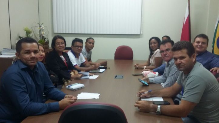 COMISSÃO DE VEREADORES E REPRESENTANTES DE ÓRGÃOS DO MUNICÍPIO REUNIRAM-SE COM LÍDERES POLÍTICOS NA CAPITAL DO ESTADO.