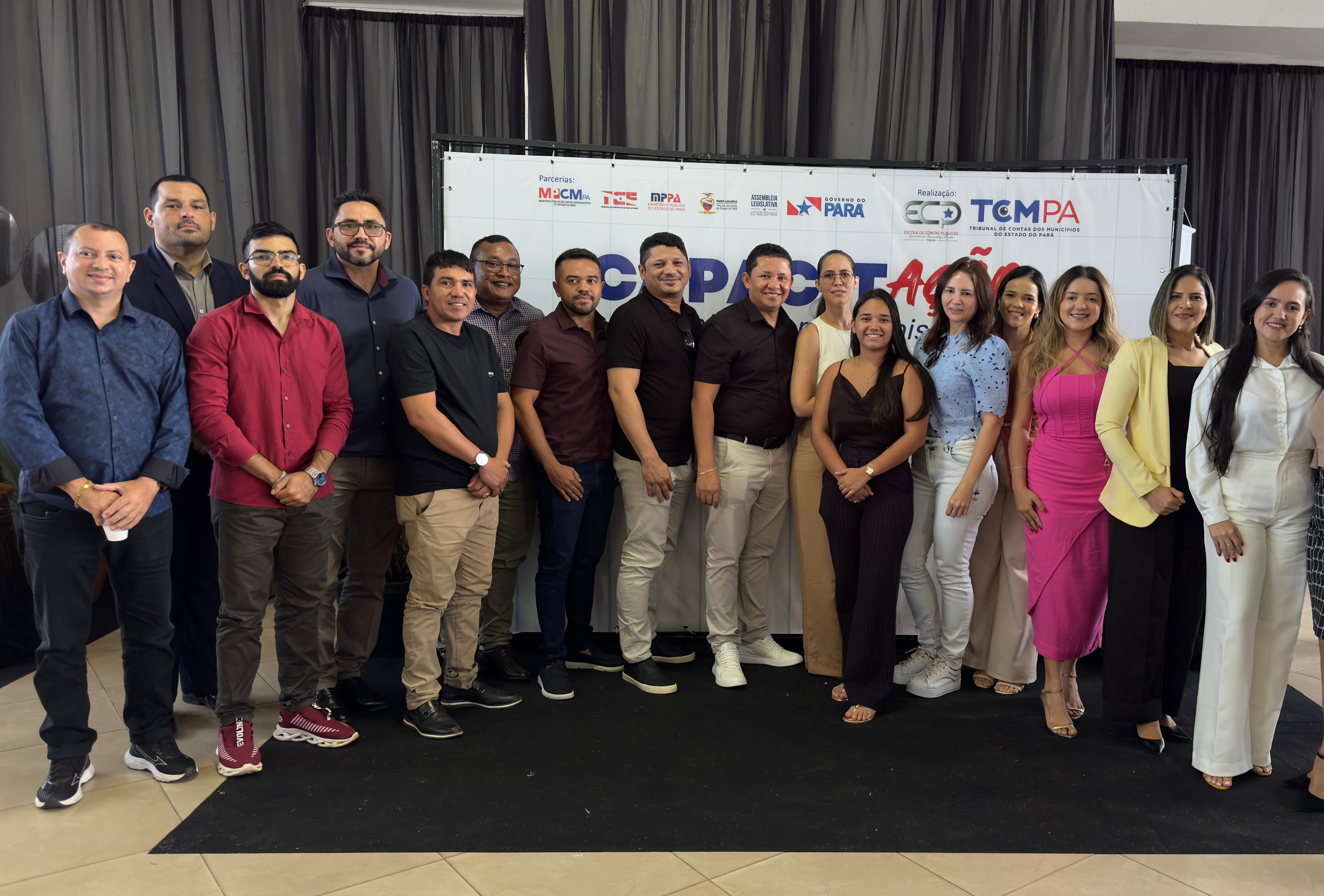 COMITIVA DA CÂMARA DE ITAITUBA PARTICIPA DE CAPACITAÇÃO REGIONAL EM SANTARÉM PROMOVIDA PELO TCM-PA