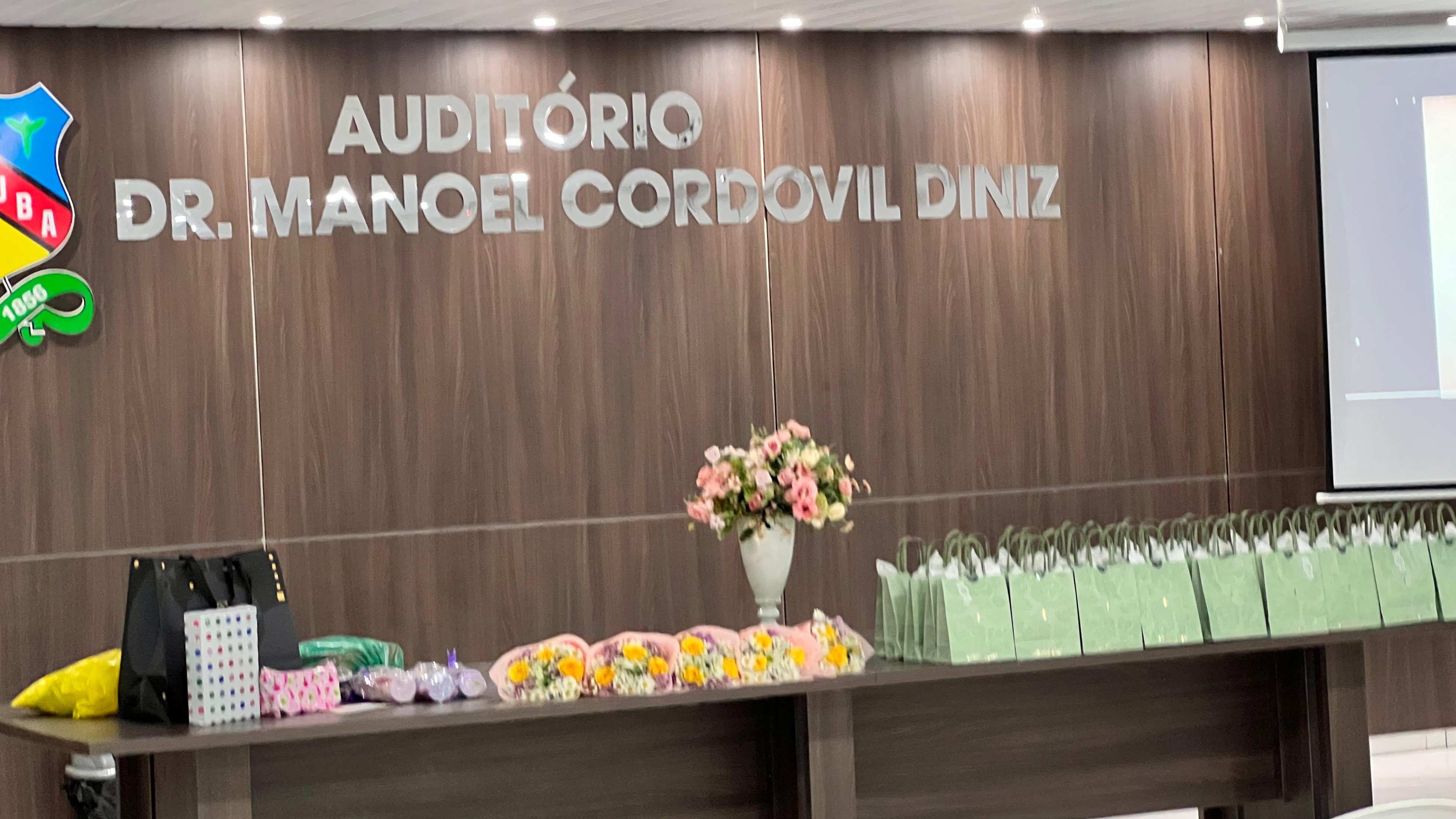 DIA DAS MÃES É CELEBRADO COM CARINHO E RECONHECIMENTO NA CÂMARA MUNICIPAL