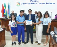 LEGISLATIVO MUNICIPAL ENTREGA MOÇÕES DE RECONHECIMENTO A INSTITUIÇÕES SOCIAIS, CULTURAIS E PROFISSIONAIS