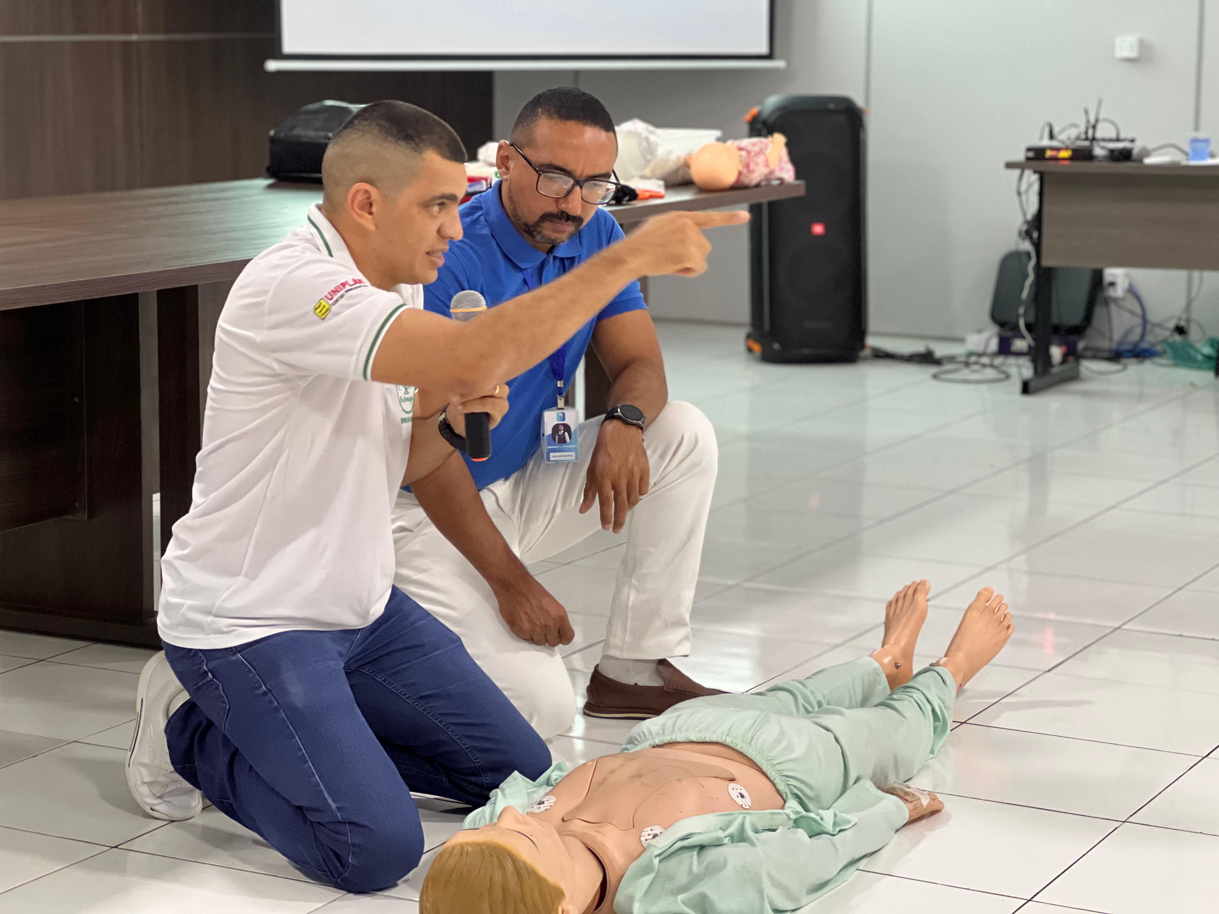 Servidores da Câmara recebem treinamento prático de primeiros socorros e prevenção de acidentes