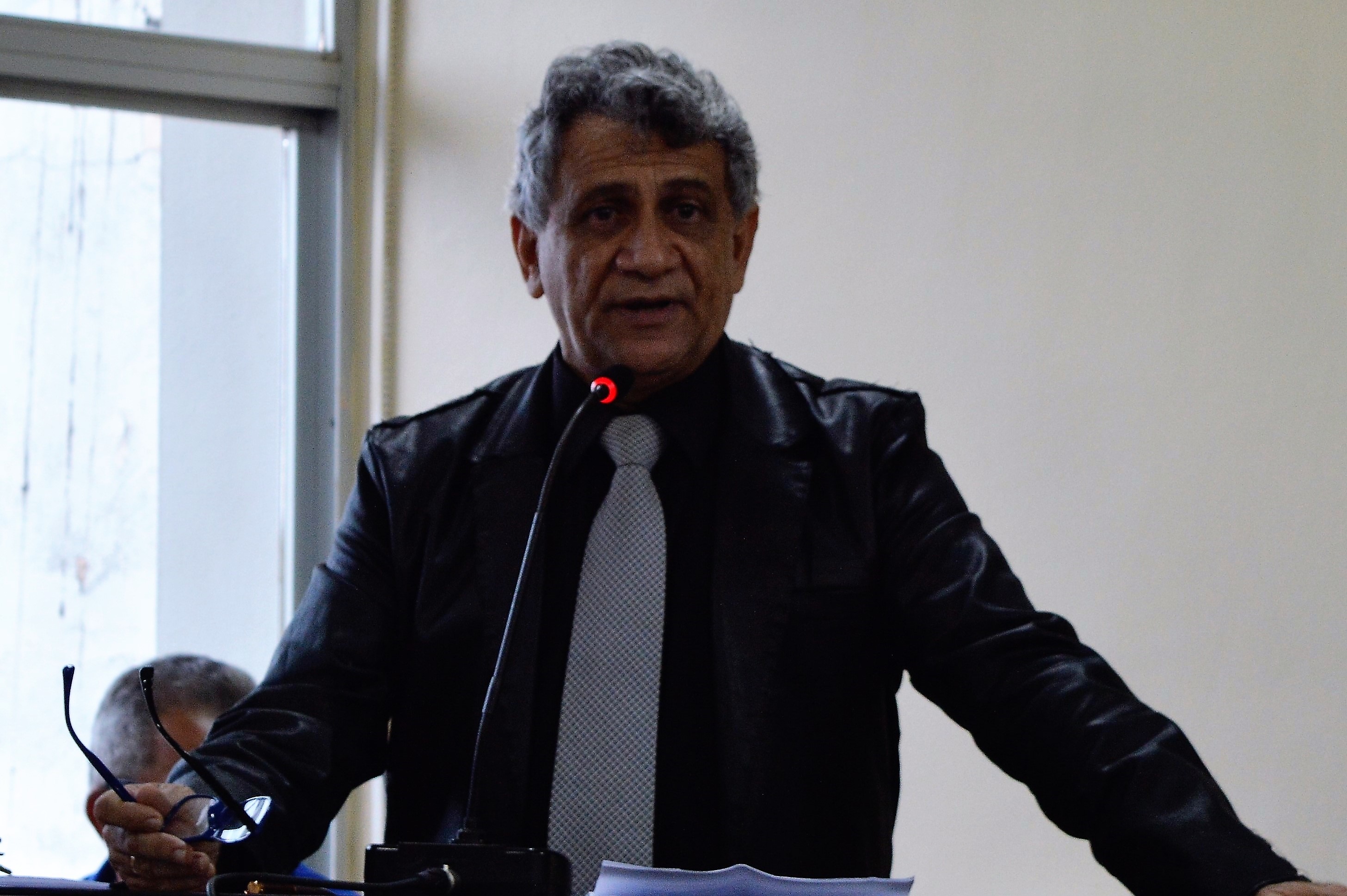 VEREADOR PENINHA CRITICA SUSPENSÃO DO PROCESSO DE LICITAÇÃO DE  EQUIPAMENTOS PARA  UPA DE ITAITUBA